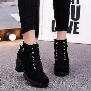 Kathryn  Kreuzriemen Stiefeletten mit Martin-Stiefel